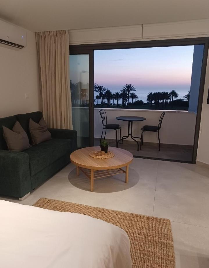 Terrazza Suites Paphos Eksteriør bilde